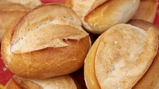 Preço do pão carioca sobe 4,9% Ceará com o impacto da guerra na Ucrânia; entenda